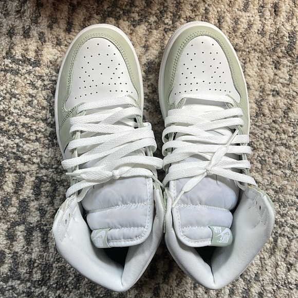 NWOT Women’s Air Jordan 1 Retro High OG ‘Seafoam’ - Picture 6 of 9